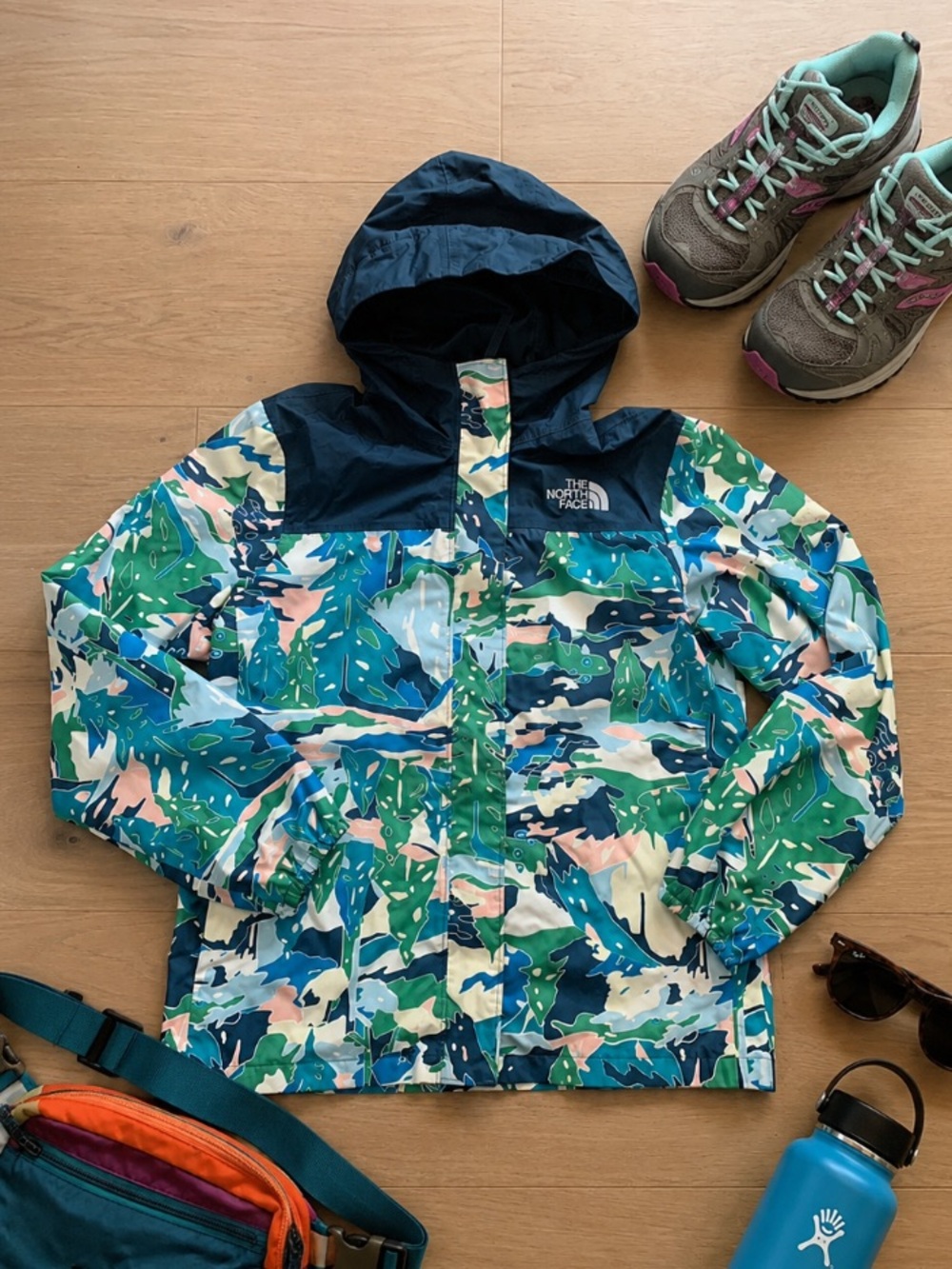 The North Face Girl L 14/16 Teal Tree Raincoat Windbreaker Hooded Jacket Camping